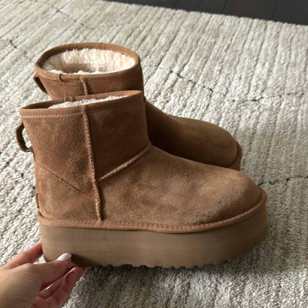 Uggs platform size 7